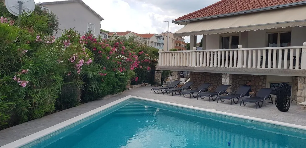 Mooi Kroatie Vakantiehuis Trogir Holiday home